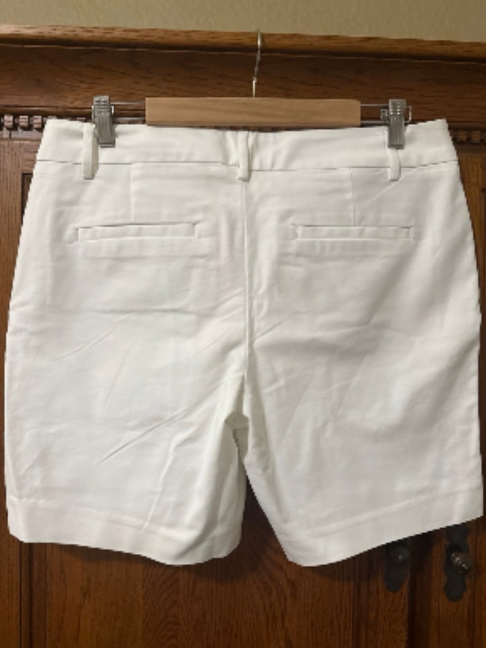 BNWOT Lilly Pulitzer 7" Shara Mid-Rise Stretch Shorts in Resort White - Picture 4 of 7
